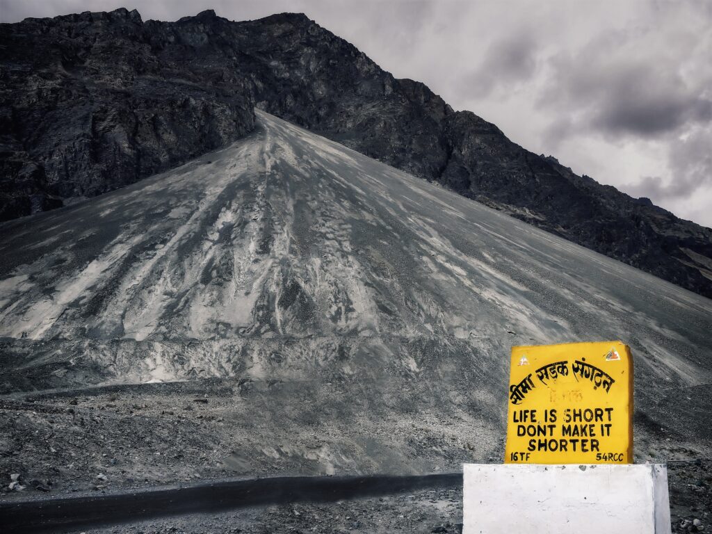 Delhi to Ladakh distance